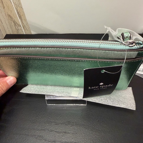 NWT Kate Spade LUCY METALLIC MEDIUM L-ZIP WRISTLET SEAWATER - Picture 8 of 13
